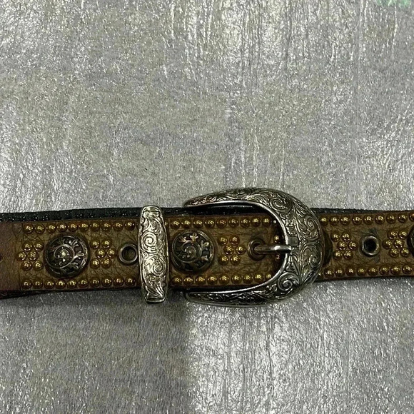 [Length42”]Vintage Sand Castle Stud Unisex  Gold Tone Leather Belt - Picture 1 of 9